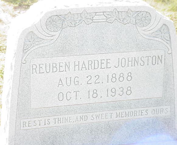 Tombstone of Reuben Hardee Johnston